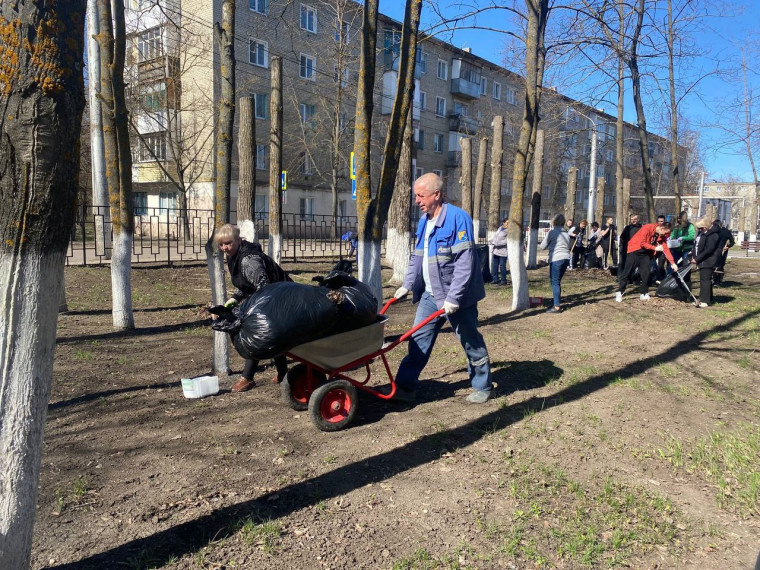 СУББОТНИК В ШКОЛЕ.